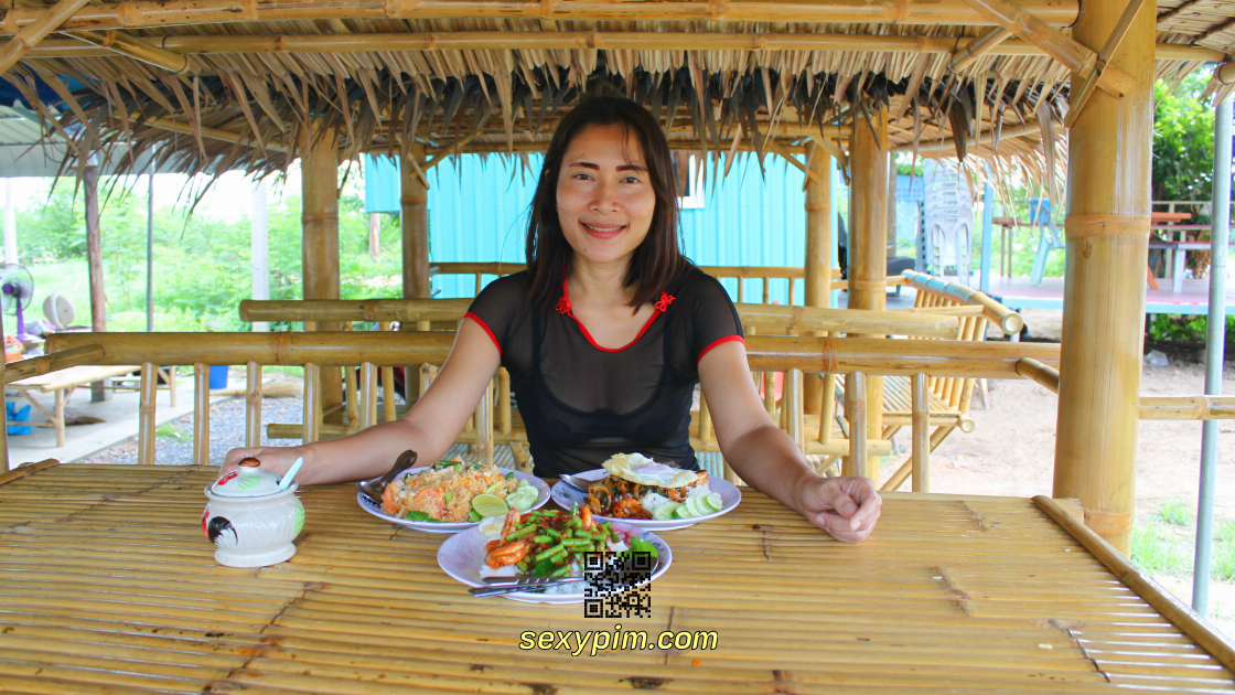 Traditional breakfast - มื้อเช้าที่ตลาดจ้อกแจ้ก